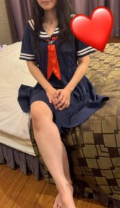 セーラー服を脱がさないで♪
